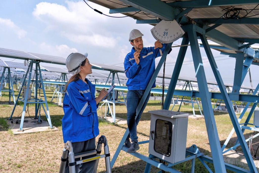Des travailleurs effectuant des travaux d'entretien locatif