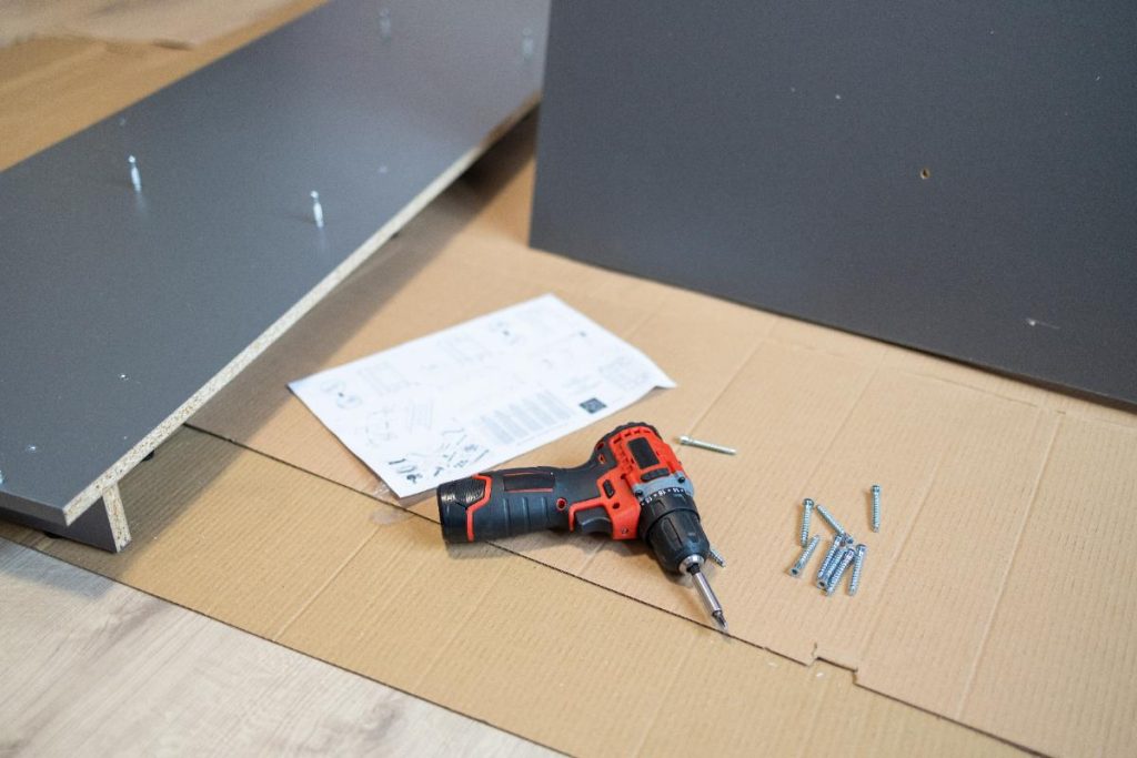Des kits et manuels pour un plan de travail IKEA