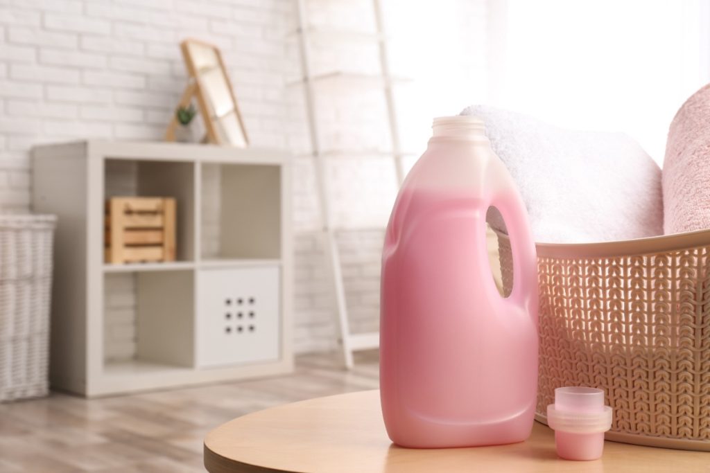 Lessive Saint-Marc posé sur une table