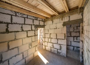 Le béton de mâchefer utilisé dans les vieilles maisons est-il dangereux ?
