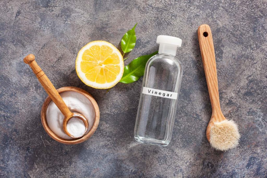 Un mélange de bicarbonate de soude et de vinaigre